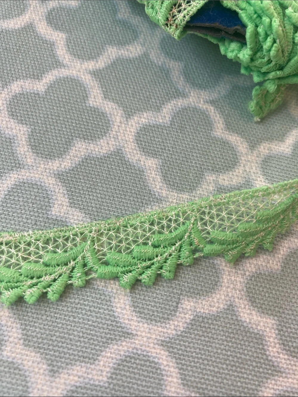 Vintage Lime Green Lace Trim 5.75yd